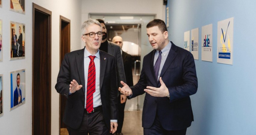 Krasniqi takohet me Ambasadorin e Gjermanisë, flasin për zhvillimet politike në vend