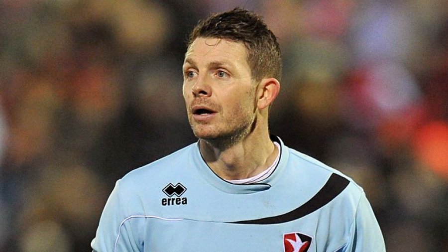 'Bomberi' që s'njeh moshë/ 50-vjeçari Jamie Cureton hyn në historinë e futbollit anglez
