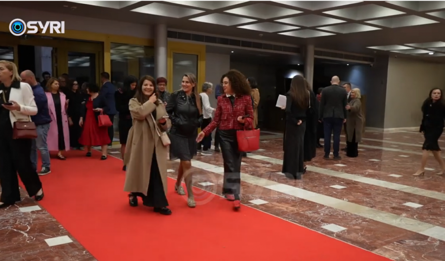SYRI TV/ Koncert për 200-vjetorin e lindjes së Strauss, tingujt e magjisë vjeneze në Teatrin e Operas