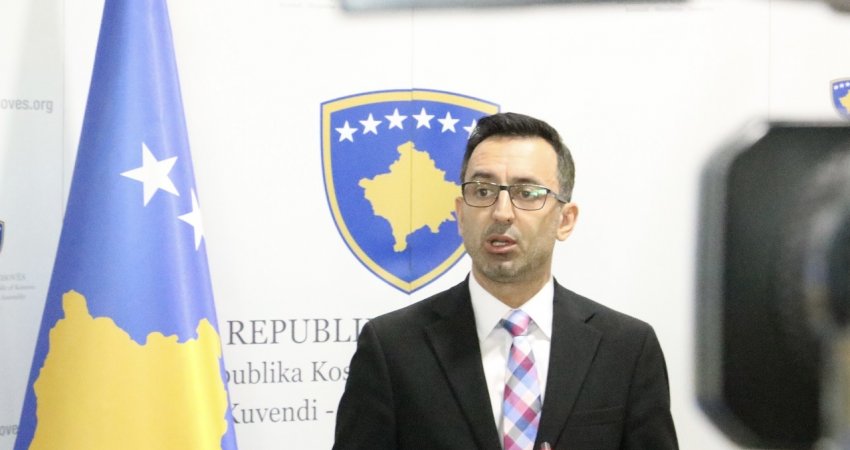 Basha paralajmëron krizë të pagave: 80 mijë zyrtarëve publikë u rrezikohen rrogat