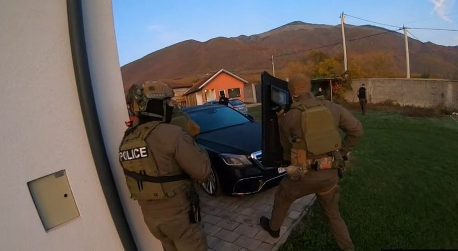 Arrestohen tre të dyshuar për kultivimin e narkotikëve në Pejë
