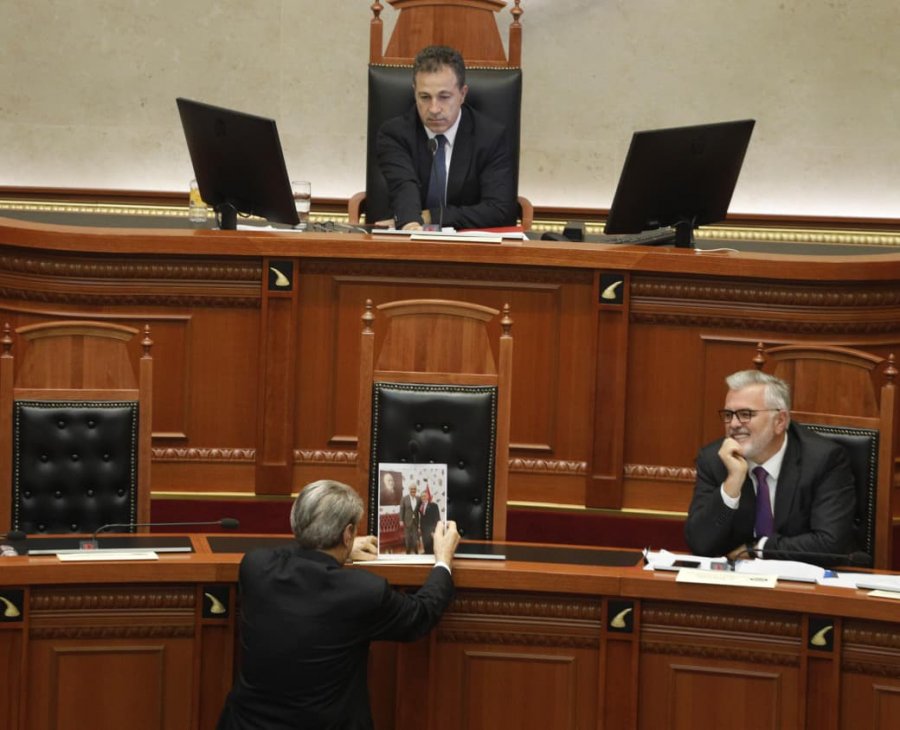 Berisha: Ju po shkelni Kushtetutën duke bllokuar çdo hetim që kërkohet për Ramën! Por tani kur t’ia nxjerrë Lubia një nga një, çfarë do bëni ju?
