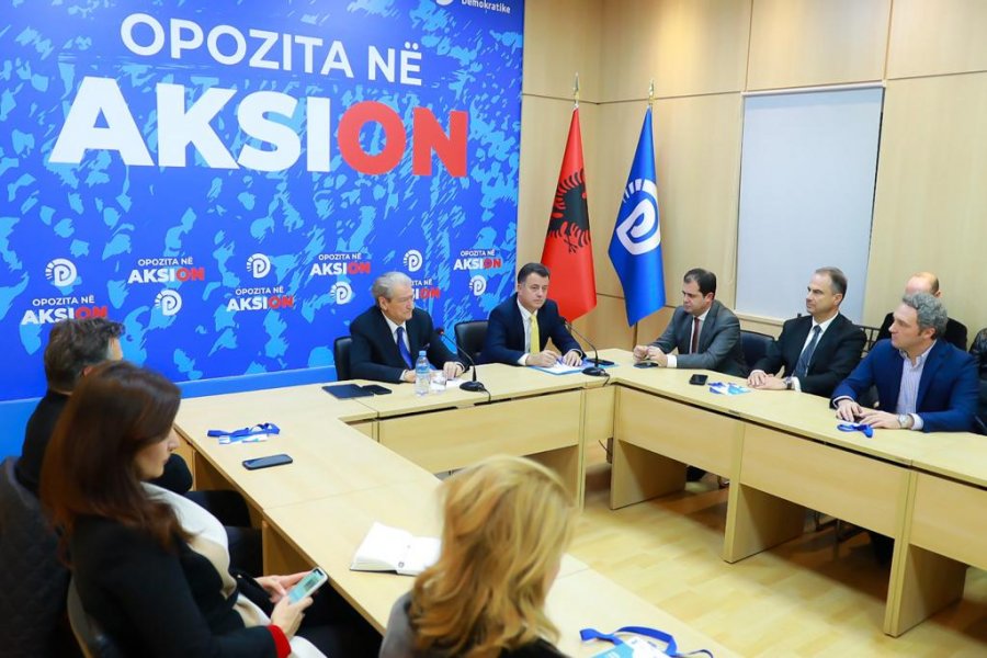 Mazhoranca i mohoi ngritjen e Komisioneve Hetimore, PD thërret mbledhjen e posaçme të Grupit Parlamentar