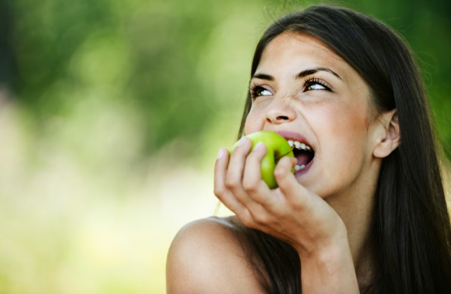 Fruti i preferuar i vjeshtës, si të përdorni të gjitha përfitimet e mollëve