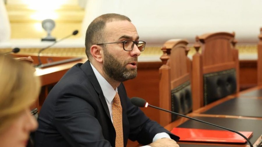 ‘U zgjodh me 85 vota e u mbajtë në detyrë me 79 vota’/ Bardhi: Peleshi, kryevartës i Taulant Ballës