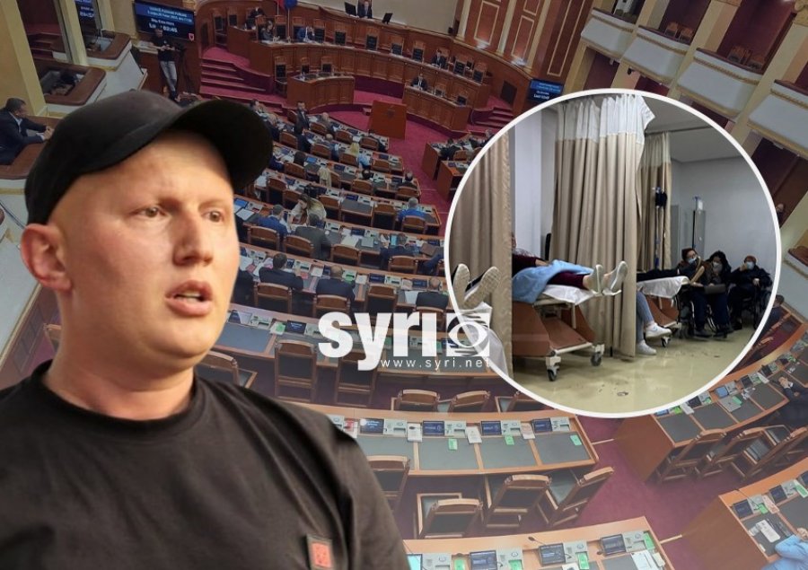 Dy botë në një shtet