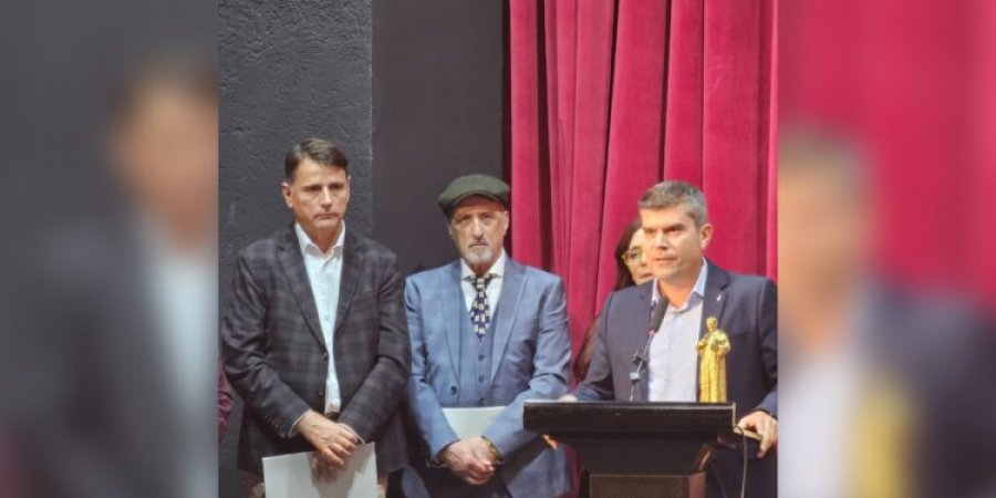 Ermal Hasimja merr çmimin 'At’ Gjergj Fishta' për romanin e tij