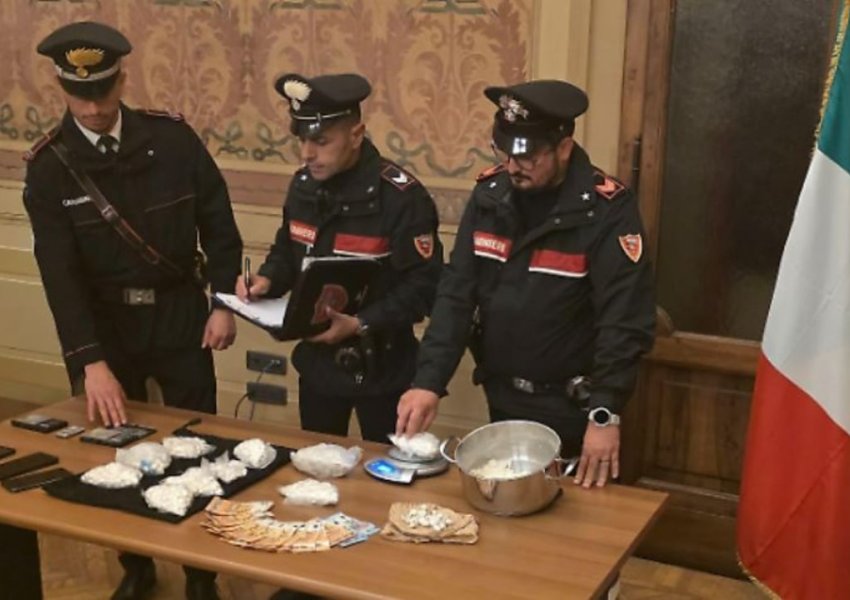 Shpërndanin drogë, arrestohen dy shqiptarët në Itali
