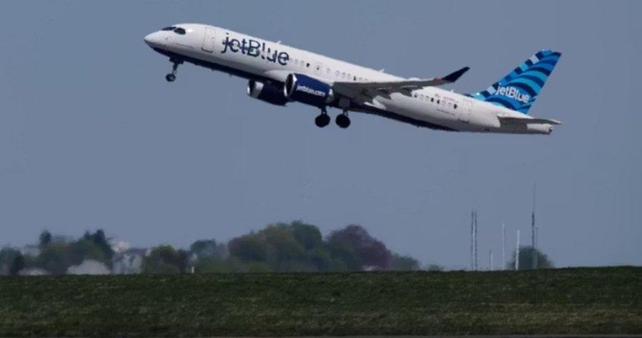 Panik në ajër/ Avioni humb lartësinë dhe kryen ulje të detyruar, plagosen pasagjerët