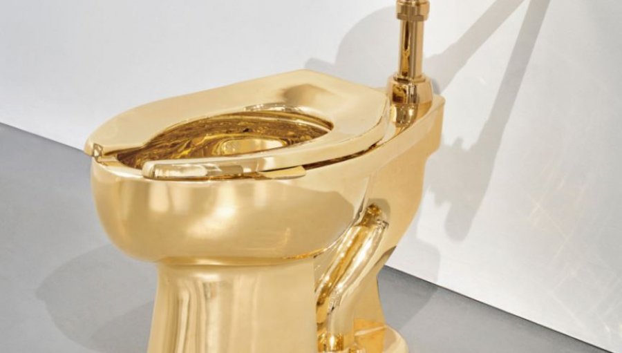 'WC'-ja legjendare prej ari del në ankand në New York me çmim fillestar prej 10 mln $