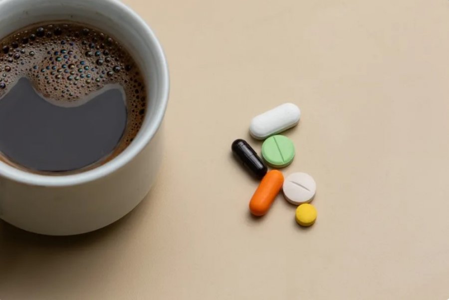 Kini kujdes/ Kafeja mund të ulë efektivitetin e antibiotikëve 