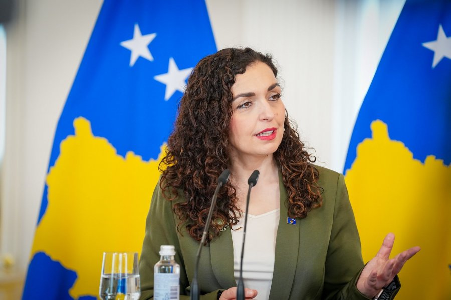Osmani uron nxënësit: Qoftë i mbushur me dije e suksese për të gjithë