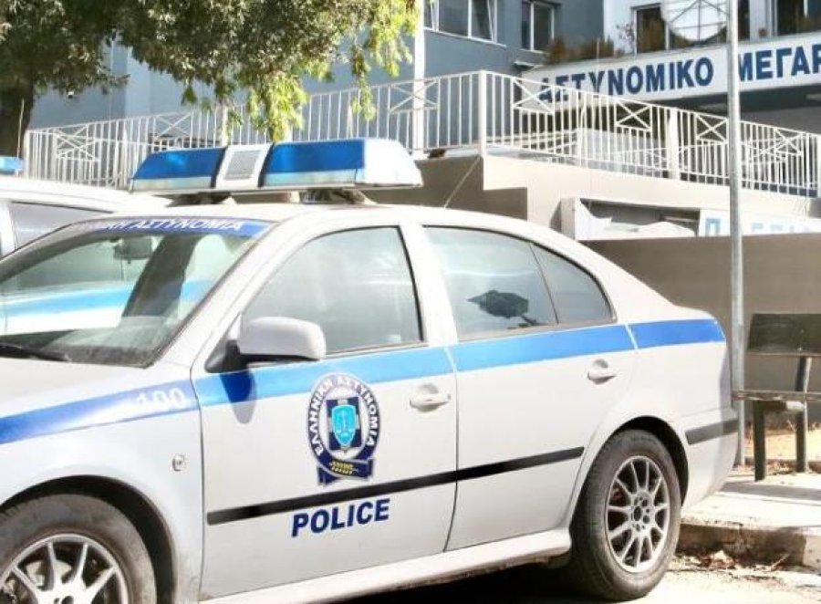 Greqi/ Dy oficerët ‘kamarierë’, si punuan në restorant për të mbledhur informacion për të shkatërruar bandën kriminale