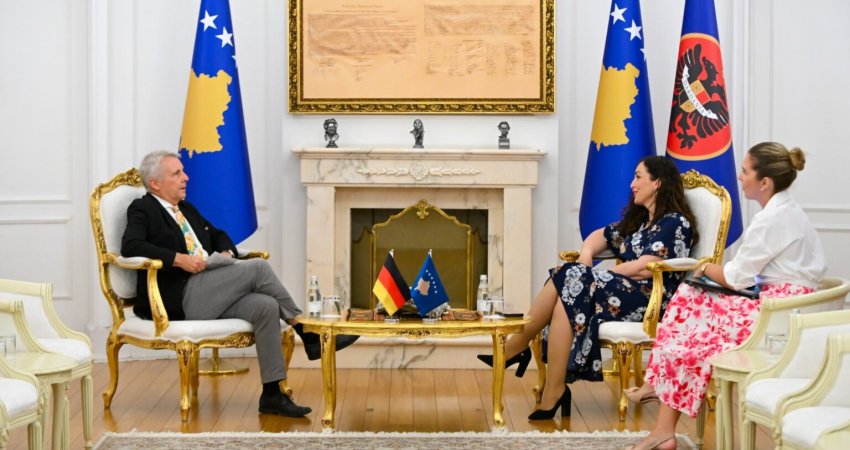 Osmani takohet me Rohden, flasin për konstituimin e institucioneve – i thotë se do të veprojë në përputhje të plotë me Kushtetutën