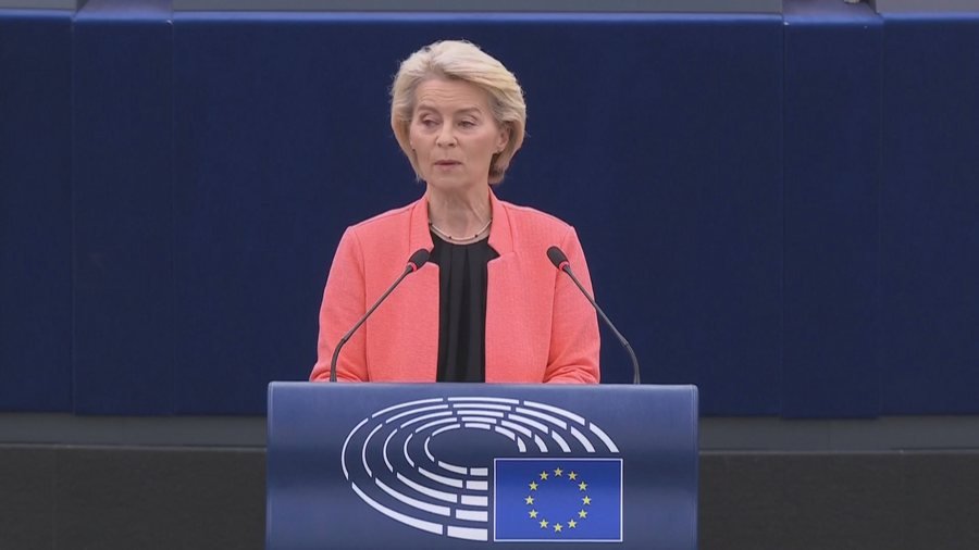 Ministri gjerman i Mbrojtjes kritikon Ursula von der Leyen