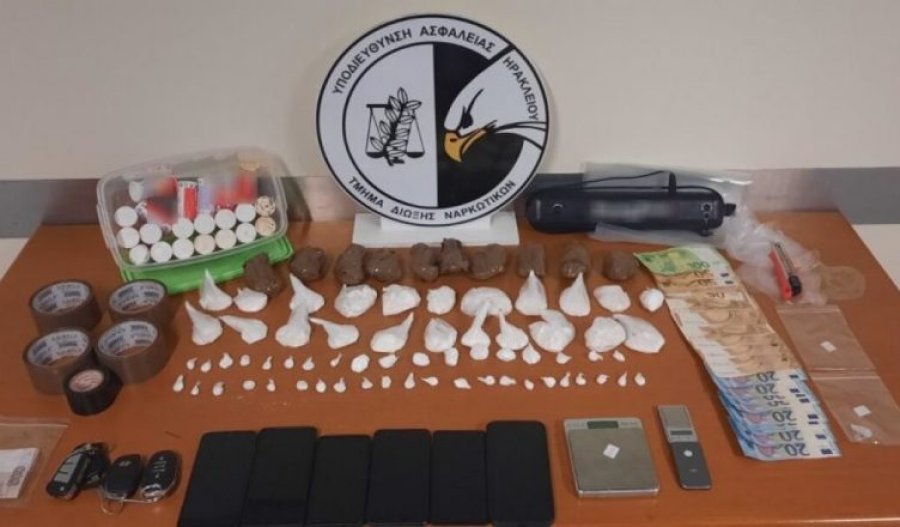 Greqi: Arrestohen dy shqiptarë në Kretë, u sekuestruan mbi 1 kg kokainë dhe para cash