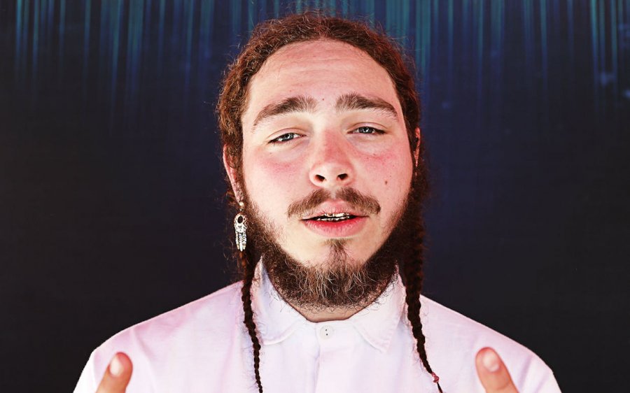 Post Malone sjell spektakël në Paris, hyn me kalë në pasarelë