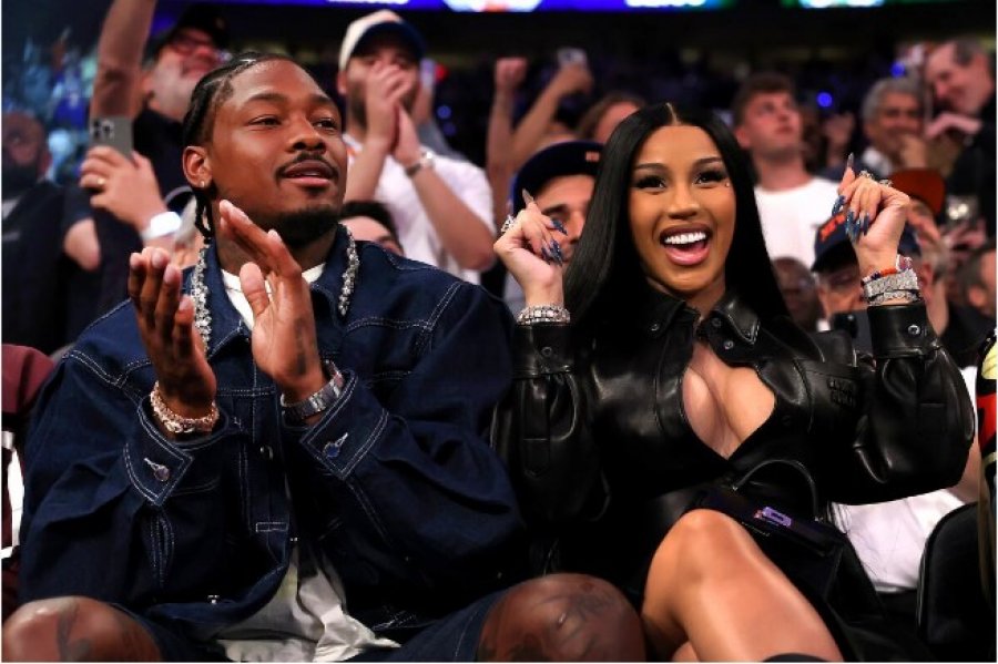 Bëhen virale pamjet teksa atleti i gjuan në të pasme dhe…/ Cardi B bën zyrtare romancën me partnerin e ri!