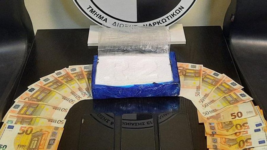 Operacion antidrogë në Greqi: Arrestohen dy shqiptarë në Heraklion, u kapën me mbi 1 kg kokainë