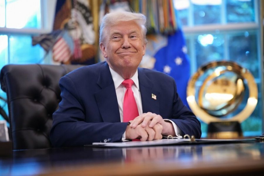 Trump deklaratë nga Zyra Ovale, njofton zhvendosjen e selisë së Komandës Hapësinore