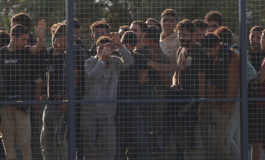 'Nëse nuk largohen brenda 14 ditëve, dënohen me burg!' Greqia ashpërson ligjin për emigrantët pa dokumente