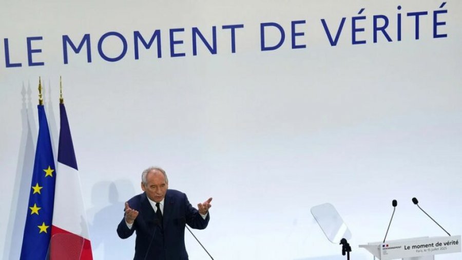 Kryeministri francez përballet me rënien e qeverisë, cilët janë skenarët e mundshëm?