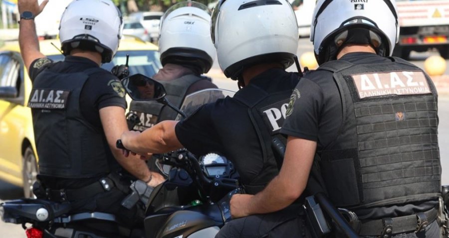 'E rrëmbeu një burrë'- Gruaja braktis foshnjën 30-ditëshe, u gjet nga një 54-vjeçare shqiptare brenda një karroce supermarketi në park 