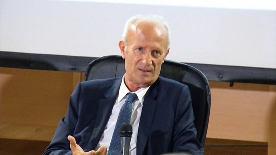 Nga influenceret ‘prost*tuta’ tek gazetarët ‘shpifës’, të gjithë mufkat e rrezikshme të Arben Rakipit