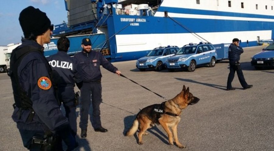 Pesë vite në arrati, vihet në pranga shqiptari me precedentë të shumtë penal. Ja si u arrestua në portin e Brindisit