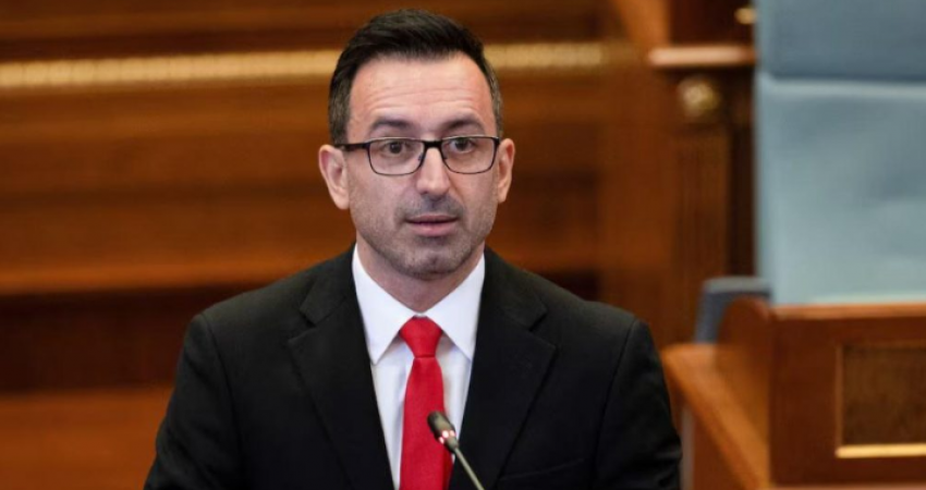 Basha e pranon vendimin e Kushtetueses për masën e përkohshme, autorizon t’u shpërndahet deputetëve