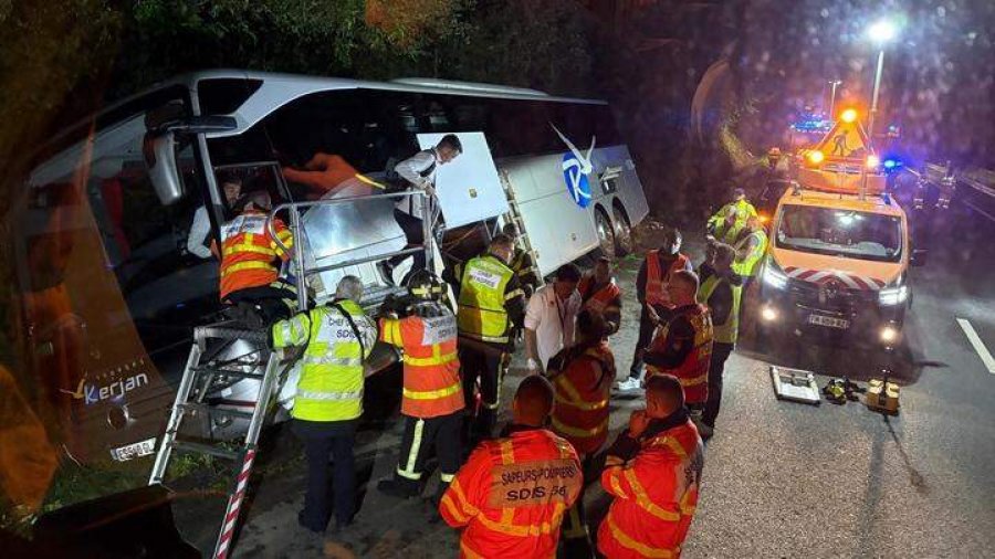 Autobusi përfundoi në kanal, shtyhet ndeshja e 21-vjeçarëve  Francë – Luksemburg