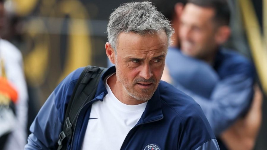 Rrëzohet nga biçikleta dhe thyen klavikulën, Luis Enrique përfundon në spital