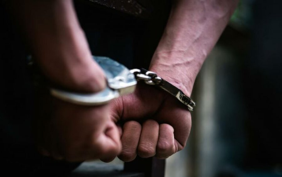 Shkodër, ishte shpallur në kërkim ngacmim seksual dhe dhunë në familje, arrestohet në Hanin e Hotit 48-vjeçari