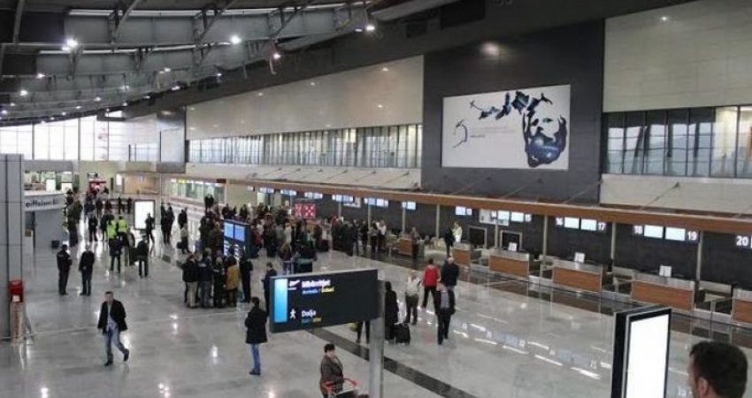 Arrestohen dy persona në aeroport, kishin falsifikuar dokumentet e udhëtimit