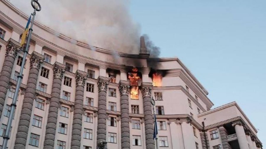 Rusia godet ndërtesën e Qeverisë ukrainase/ Forcat ajrore të Ukrainës: Moska lëshoi ​​805 dronë gjatë natës