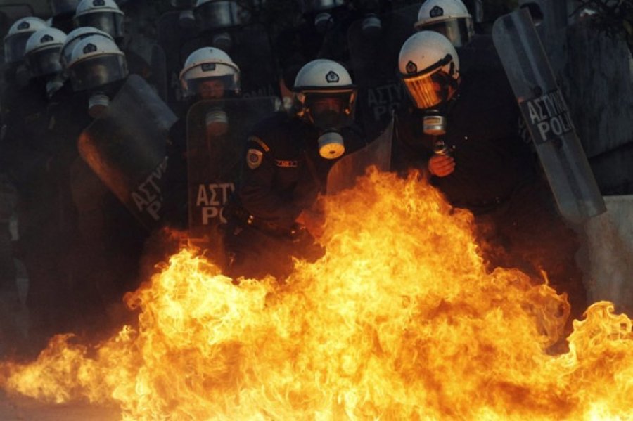 Tragjedia hekurudhore në Tempi/ Shpërthejnë protestat në sheshin e Athinës