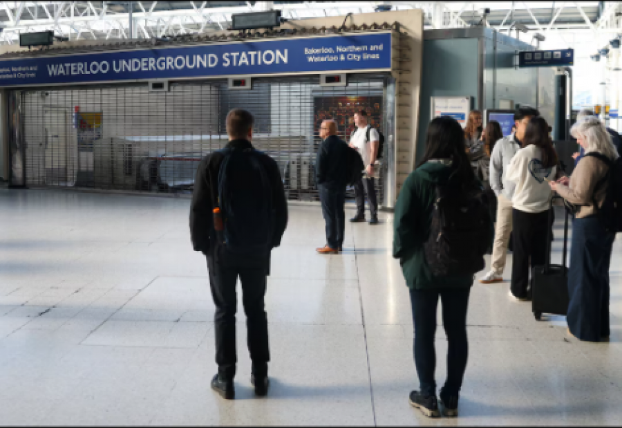 Bllokohen metrotë në Londër, sindikatat paralajmërojnë grevë për pagat dhe kushtet e punës
