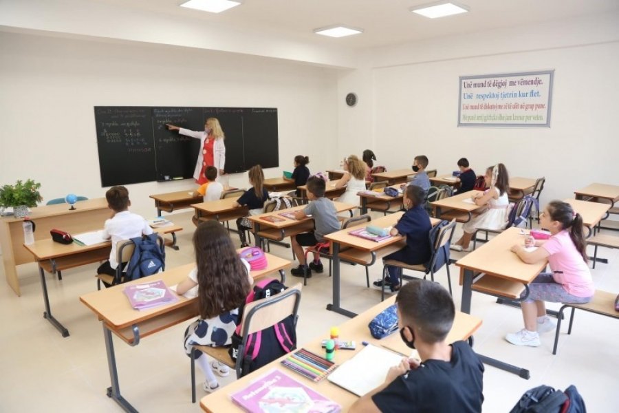 Nis sot viti i ri shkollor, nga mësimi me turne te tkurrja e nxënësve! Mësuesit në sprovë për vendin e punës, rrezikohet mbyllja e institucioneve në disa qytete 