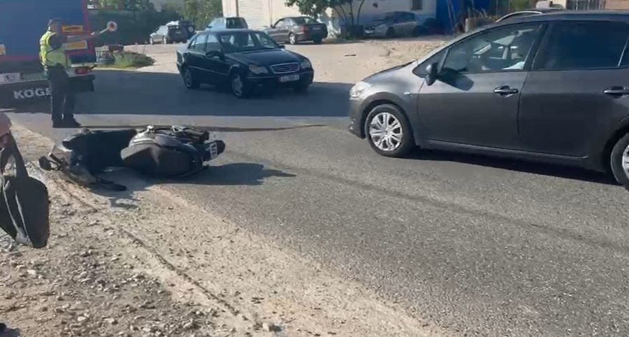 Makina përplaset me motorin, një i plagosur në Gjirokastër