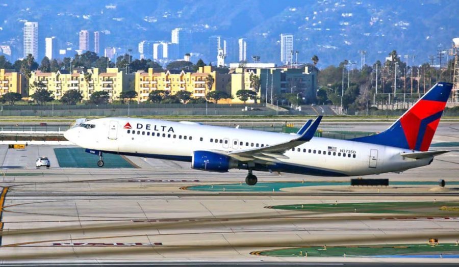 Avioni që lëshoi 6 ton karburant mbi banesa, Delta Airlines do të paguajë 78 milionë dollarë