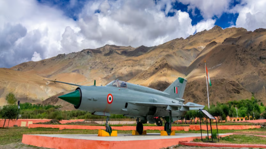 ‘Arkivoli fluturues’/ India po nxjerr në ‘pension’ avionin e saj më të famshëm luftarak