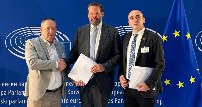 Përfaqësuesit e OVL UÇK-së takohen me eurodeputetin Mandl – ia paraqesin shqetësimet për Specialen