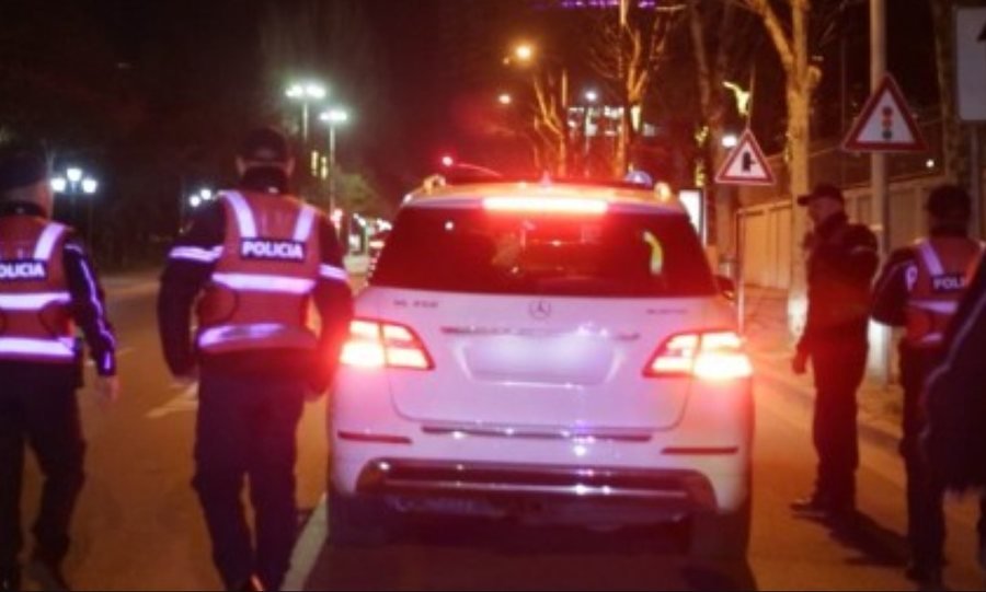 Dy persona kërcënojnë forcat ‘Shqiponja’ në hyrje të qytetit të Shkodrës, shoqërohen në polici