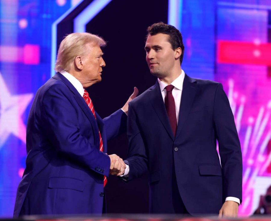 Aleati i tij u qëllua me armë, Trump: Të gjithë duhet të lutemi për Charlie Kirk
