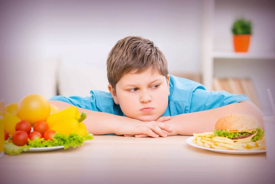 UNICEF: Për herë të parë, më shumë fëmijë janë obezë sesa nënpeshë