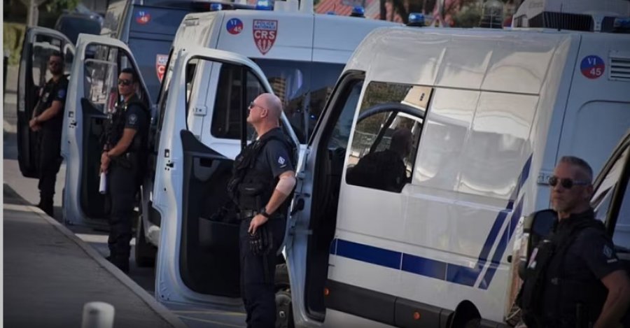 Francë: Sulm me thikë në një shkollë të mesme në Antibes, dy të plagosur