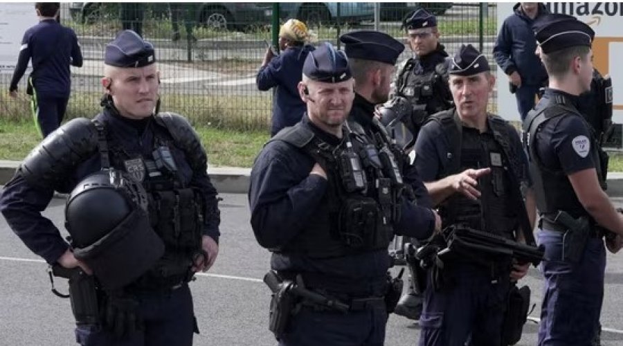 Sulmi me thikë në shkollën franceze, kush ishin të plagosurit dhe autori
