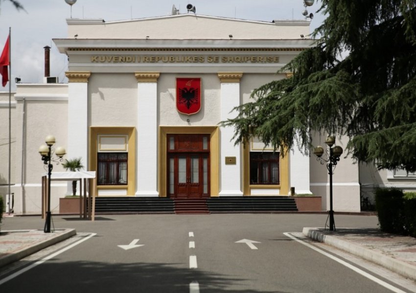 Fjalimi në Asamblenë e PS/  Kullat - A e paralajmëroi Rama prishjen e godinës së Kuvendit