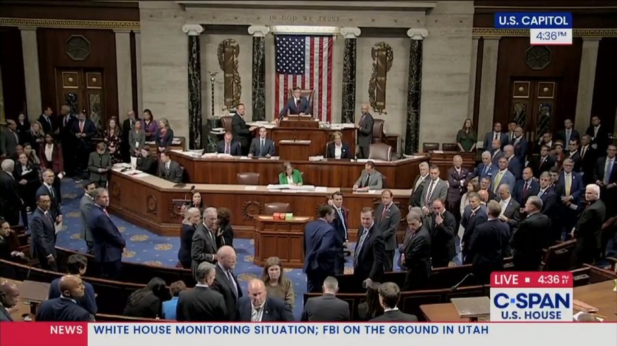 Skandal në Washington/ Një minutë heshtje për Kirk, shndërrohet në një debat të ashpër