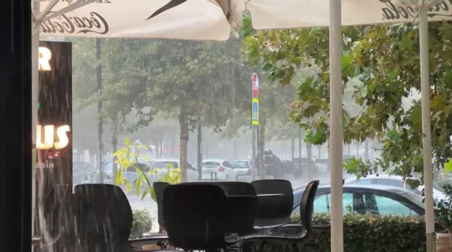 Reshje intensive shiu në Vlorë, rrezik për përmbytje